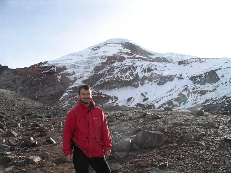 con el Chimborrazo a las espaldas